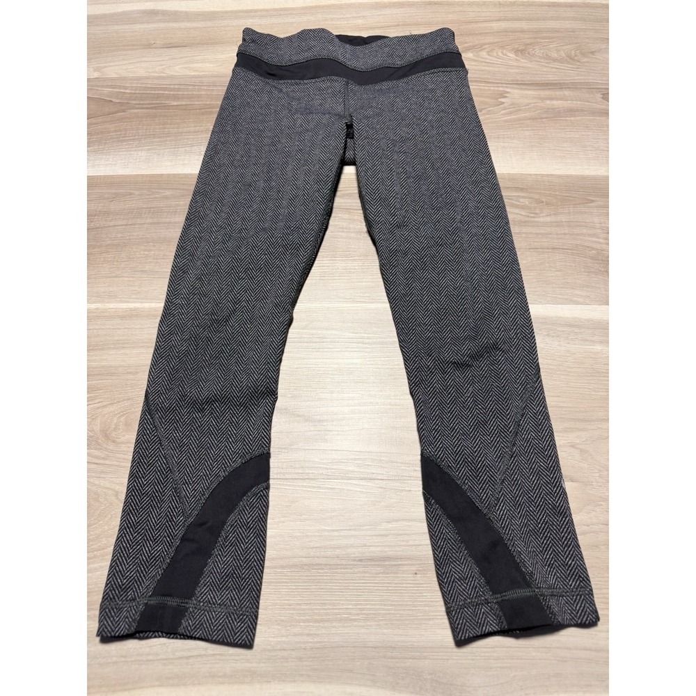 Lululemon Run Inspire‎ II Cropped Leggings 6 Black Gray Herringbone Workout